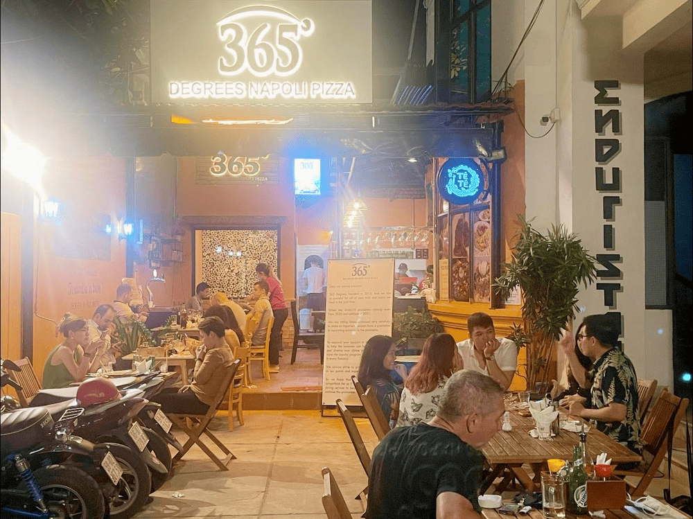 A compact, vibrant space tucked away in a quiet alley of Thao Dien (Source: 365Degrees Pizzeria and Bar)